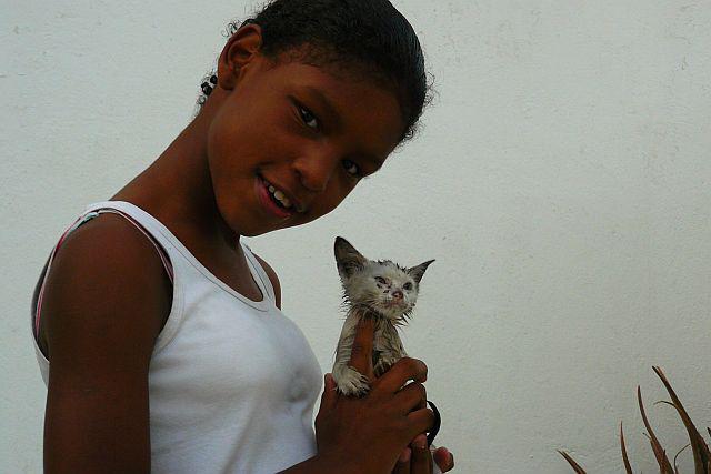 Jenifer mit nasser Katze