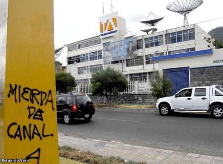 Graffito gegen den Privatsender Teleamazonas