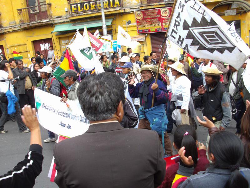 Die Spitze des Protestmarsches der Indigenen Die Spitze des Protestmarsches der Indigenen