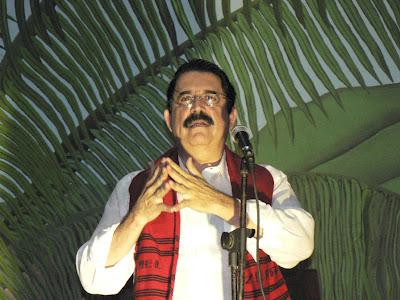 Honduras' Ex-Präsident Manuel Zelaya spricht vor der Versammlung