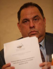 David de Lima mit dem mutmaßlichen Schattenprogramm der Opposition