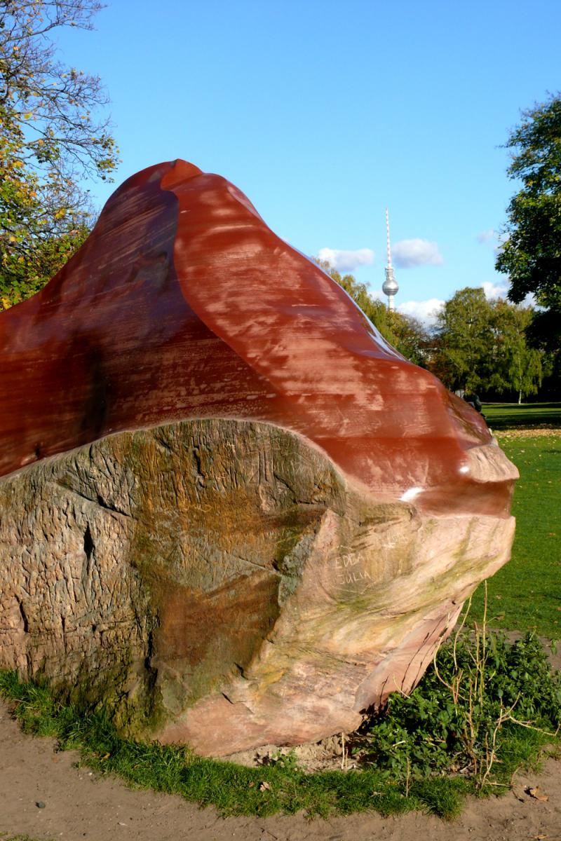 Der Kueka-Stein im Berliner Tiergarten