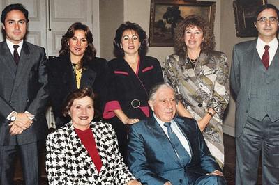 Diktator Augusto Pinochet auf einem Archivbild mit Frau und Kindern