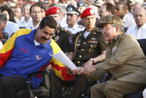 Maduro und Castro tauschen sich über Redemanuskripte aus