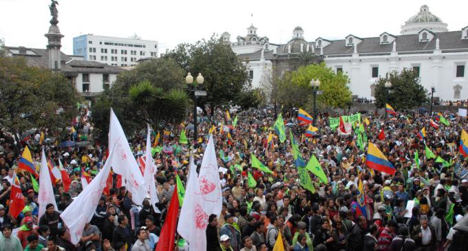 Regierungsanhänger aus dem ganzen Land kamen zum Plaza de San Francisco