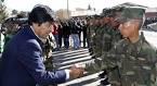 Evo Morales im Gespräch mit bolivianischen Soldaten