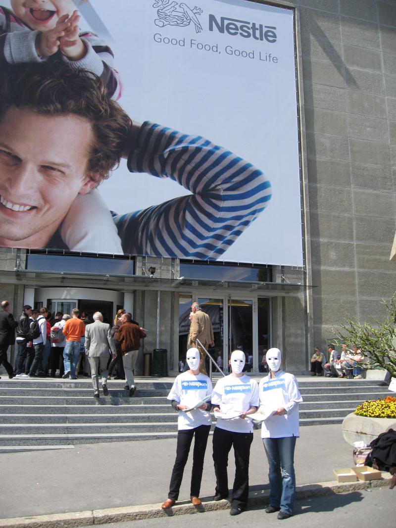 Nespion: Protestaktion im Jahr 2009 gegen den Konzern mit dem familiären Image