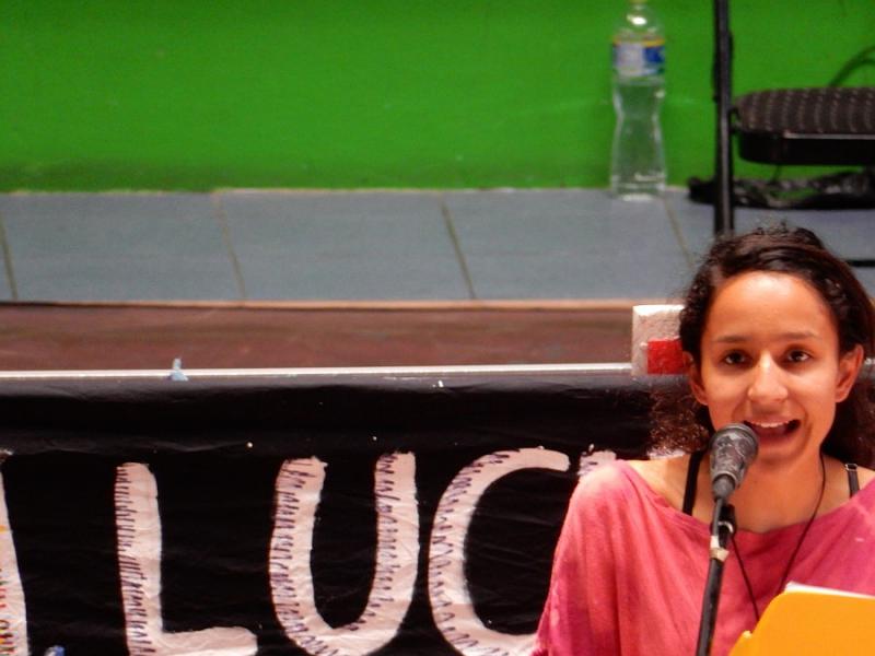 Die Tochter von Berta Cáceres, Berta Zuñiga Cáceres, fordert im Namen ihrer Familie eine unabhängige Internationale Untersuchungskommission für den Mord an ihrer Mutter. Sie und ihre Geschwister leben und studieren seit Jahren im Ausland aufgrund der Drohungen gegen ihre Familie