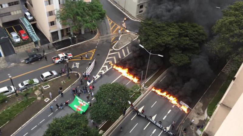Geschlossen: Die Avenida 23 de maio in São Paulo