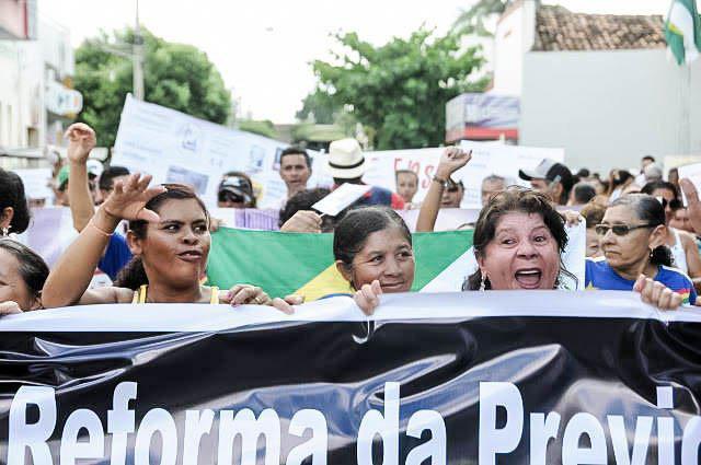Frauen in Bodocó protestieren gegen die Rentenreform