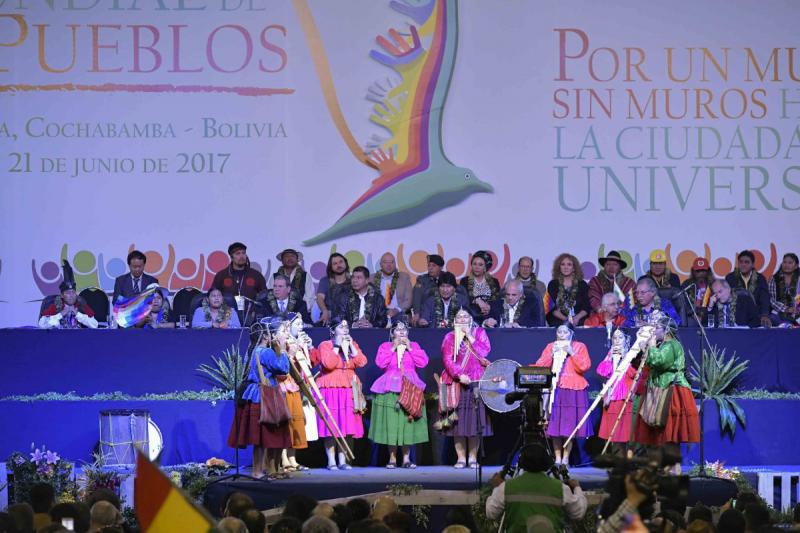 Podium beim Gipfel der Völker in Bolivien