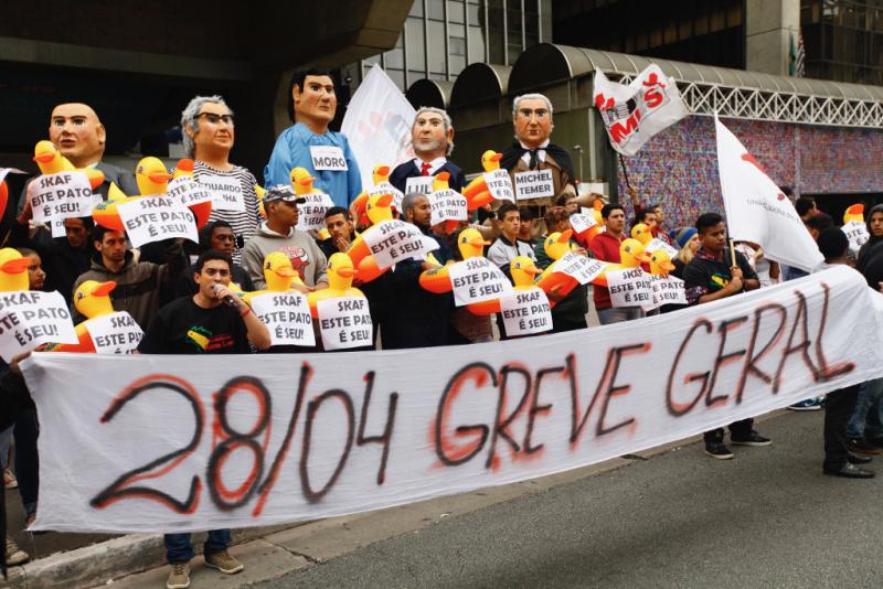 Protestaktion gegen korrupte Politiker auf der Avenida Paulista in São Paulo
