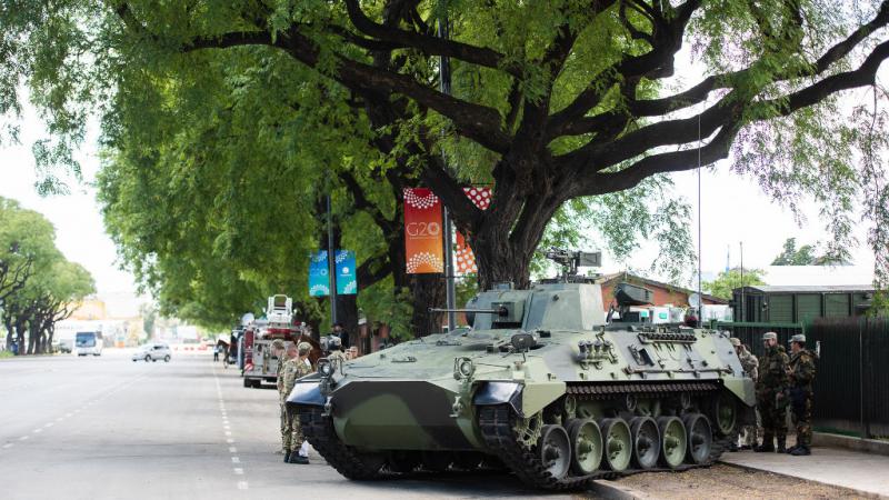 Vier Tage G20-Ausnahmezustand in Buenos Aires: über 20.000 Polizisten, Panzer, weiträumig abgesperrte Straßen, geschlossene Bahnhöfe, Häfen und Flugplätze, kaum Metro-Betrieb
