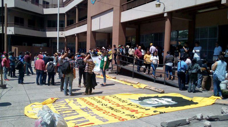 Mitglieder des Copinh vor der Generalstaatsanwaltschaft in Tegucigalpa