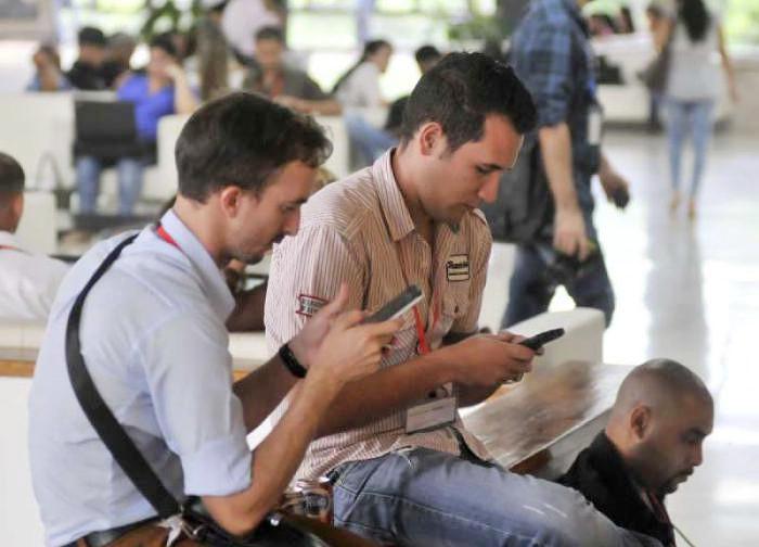 3,7 Millionen Kubaner nutzen das mobile Internet über ihre Handys