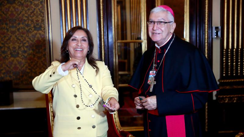 Die katholische Obrigkeit in Peru gab ihren Segen: Perus neue Präsidentin traf gestern früh den Erzbischof von Lima, Carlos Castillo