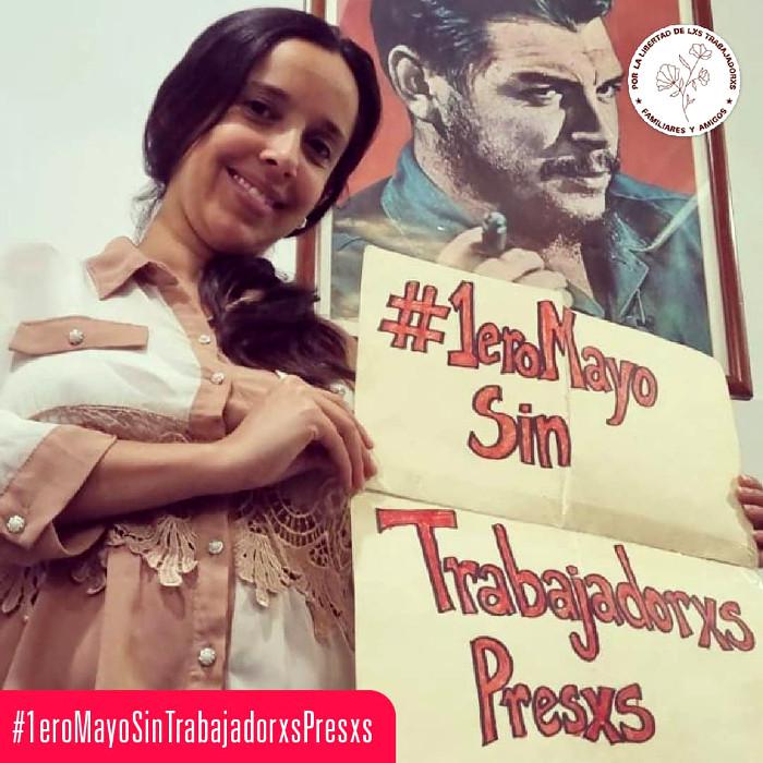 Das Komitee lancierte im April die Kampagne "1. Mai ohne gefangene Arbeiter:innen". Hier Thais Rodríguez mit ihrem Plakat