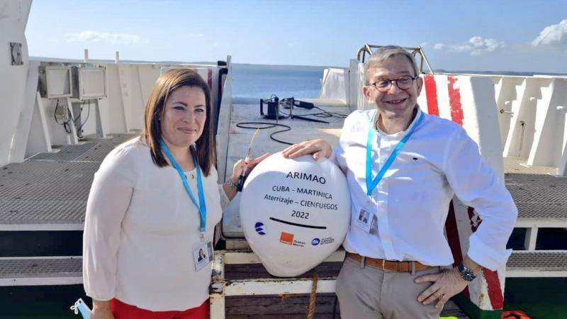 Etecsa-Präsidentin Tania Velazquez und Orange-Vertreter Jean-Luc Vuillemin beim Baubeginn der Arimao-Leitung am 8. Dezember 2022