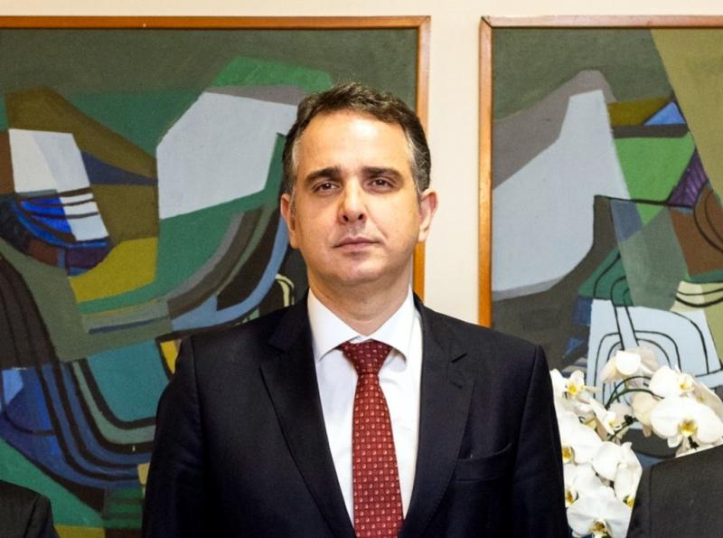 Rodrigo Pacheco von der Zentrumspartei Partido Social Democrático, für weitere zwei Jahre Präsident des Senats