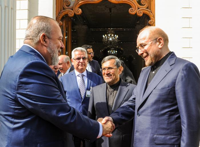 Marrero Cruz traf auch mit Parlamentspräsident Baqer Qalibaf (re.) zusammen