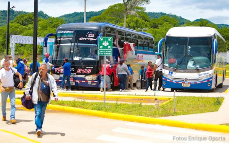 migracion con autobus