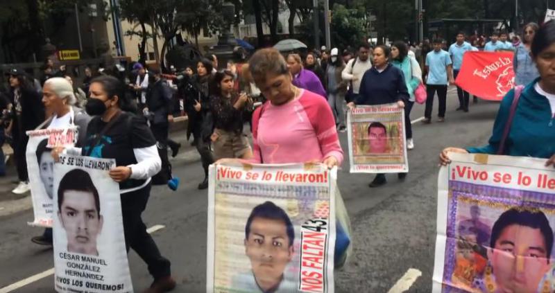 sheinbaum reune padres 43 estudiantes
