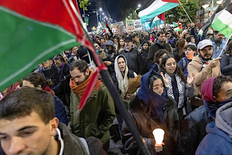 Im Uruguay protestieren Tausende gegen den Gaza-Krieg - und gegen die Haltung der rechten Regierung Lacalle Pou
