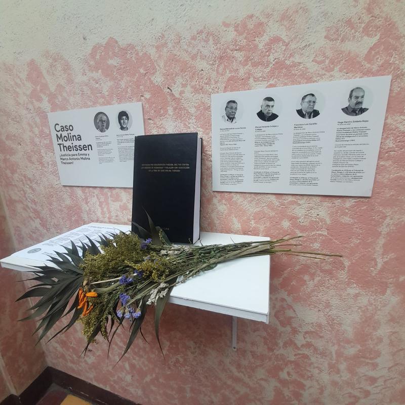 In dem Militärlager in Quetzaltenango, in dem Emma Theissen inhaftiert war und gefoltert wurde, erinnert heute eine Gedenkstelle an das Verbrechen und benennt die Verantwortlichen