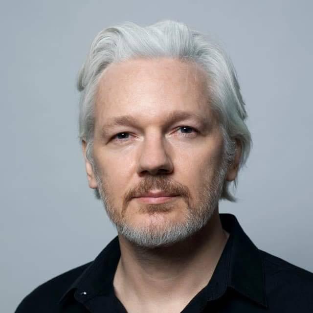 Julian Assange erstattet Anzeige gegen schwedische Stiftung wegen Verleihung des Friedensnobelpreises an Machado