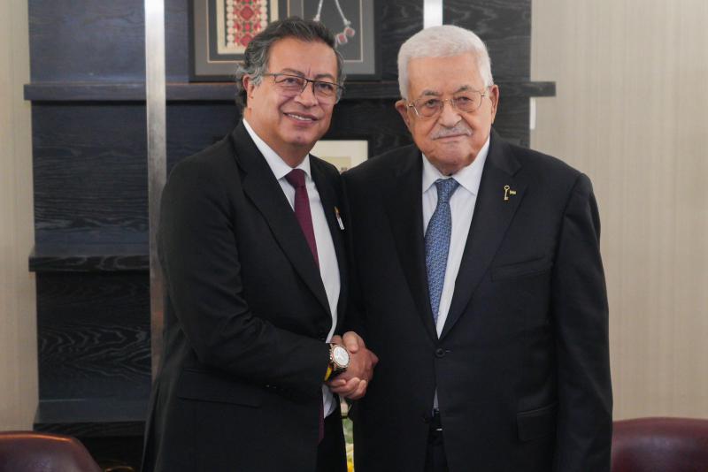 An der Seite Palästinas: Petro mit dem palästinensischen Präsidenten Mahmud Abbas im September 2024