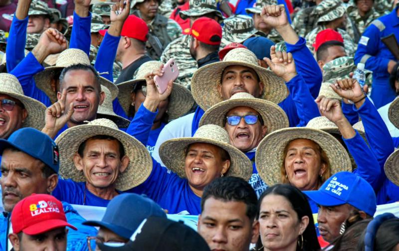Der Chavismus mobilisiert seine Basis. Hier Bauernmilizen dieser Tage in Caracas