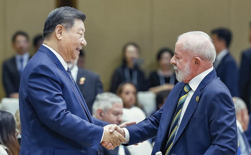 Brasiliens Präsident Lula da Silva und Xi Jinping, Staatspräsident Chinas, bei dem China-CELAC-Forum im Mai 2025