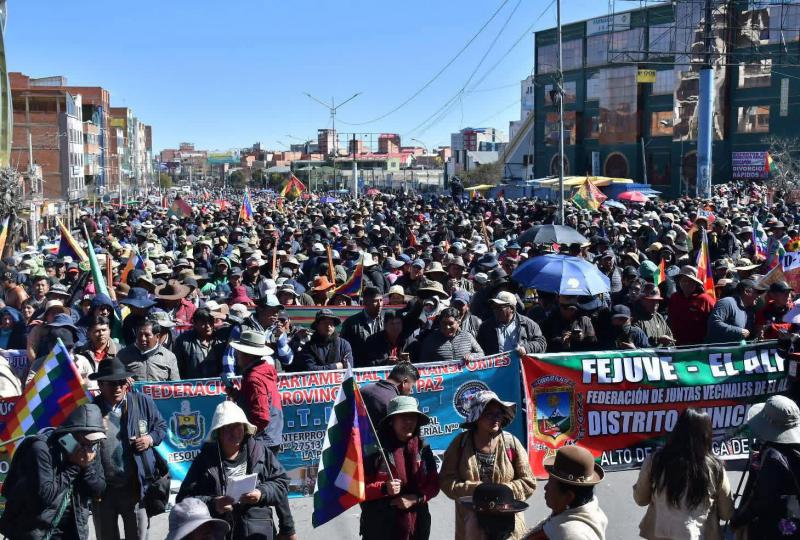 Protestierende auf den Straßen von El Alto