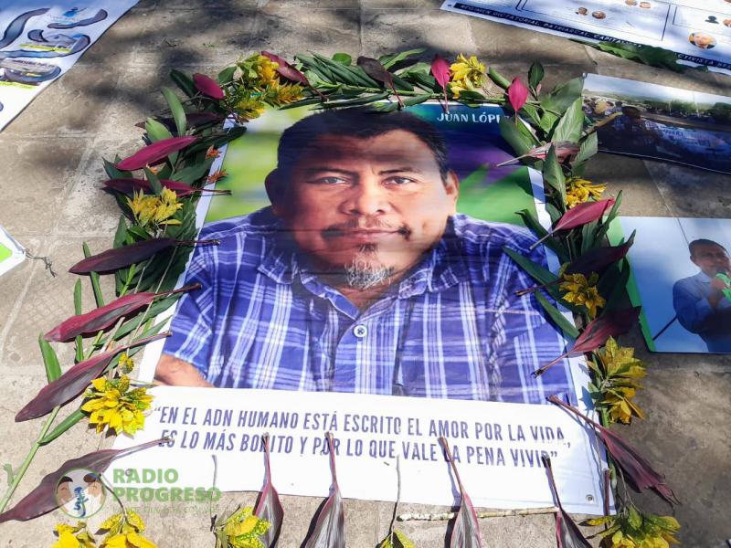 Plakat im Protestcamp "Gerechtigkeit für Juan López" im Park von Tocoa, Colón