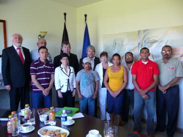 Deutsche Delegation bei einem Treffen in Tegucigalpa mit Vertretern der Kleinbauernbewegungen von Bajo Aguán Deutsche Delegation bei einem Treffen in Tegucigalpa mit Vertretern der Kleinbauernbewegungen von Bajo Aguán