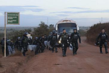 Aufstandsbekämpfungseinheit der Polizei ESMAD in Puerto Gaitán Aufstandsbekämpfungseinheit der Polizei ESMAD in Puerto Gaitán