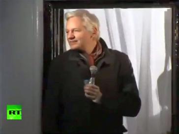 Wikileaks-Gründer Julian Assange aus der Botschaft Ecuadors in London Wikileaks-Gründer Julian Assange aus der Botschaft Ecuadors in London