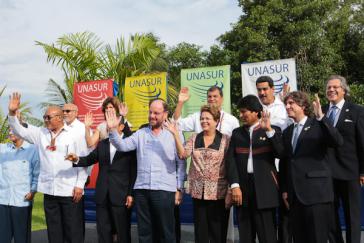 Gruppenfoto der Staats- und Regierungschefs der Unasur-Länder in Paramaribo