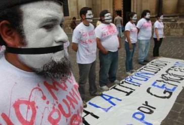 Soziale Bewegungen protestieren gegen die Annullierung des Prozesses Protes gegen Prozeßannullierung