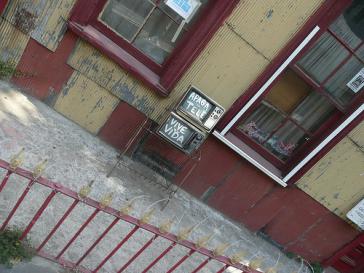 Streetart in Valparaíso, Chile: "Schalte deinen Fernseher aus und lebe dein Leben"
