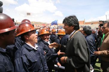 Evo Morales mit Bergarbeitern Evo Morales mit Bergarbeitern