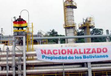 "Nationalisiert - Eigentum der Bolivianer": Von bolivianischem Militär im Mai 2006 besetzte Gas-Anlage Von bolivianischem Militär im Mai 2006 besetzte Gas-Anlage