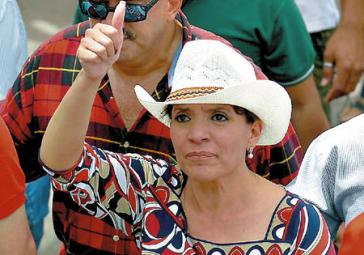 Einen Monat vor den Präsidentschaftswahlen in Honduras führt die Kandidatin der neuen Linkspartei LIBRE, Xiomara Castro die Umfragen an Einen Monat vor den Präsidentschaftswahlen in Honduras führt die Kandidatin der neuen Linkspartei LIBRE, Xiomara Castro die Umfragen an