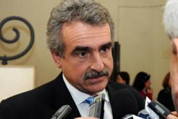 Der argentinische Verteidigungsminister Agustín Rossi weist einen Bericht der Sunday Express zurück Der argentinische Verteidigungsminister Agustín Rossi weist einen Bericht der Sunday Express zurück