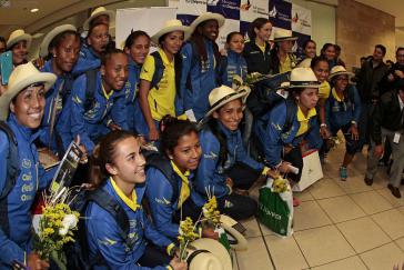 "La Tri femenina" bei ihrer Ankunft in Quito "La Tri femenina" bei ihrer Ankunft in Quito