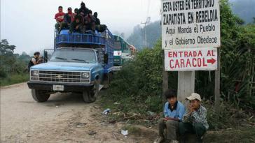 Grenze zu EZLN-Gebiet: "Hier regiert das Volk und die Regierung gehorcht."