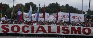 Fronttransparent bei der Demonstration zum 1. Mai in Havanna Fronttransparent bei der Demonstration zum 1. Mai in Havanna