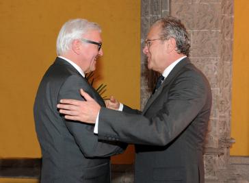 Herzlicher Empfang für Minister Steinmeier in Peru, hier mit seinem Amtskollegen Gonzalo Gutiérrez Reinel. In Brasilien hatte es zuvor auch Widerspruch gegeben Herzlicher Empfang für Minister Steinmeier in Peru, hier mit seinem Amtskollegen Gonzalo Gutiérrez Reinel. In Brasilien hatte es zuvor auch Widerspruch gegeben