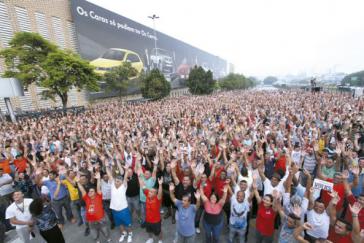 Arbeiterversammlung auf dem Gelände des VW-Werkes São Bernardo do Campo