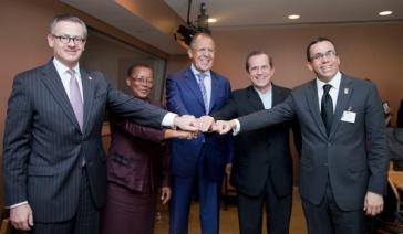 Russlands Außenminister Lawrow (Mitte) mit Amtskollegen aus Lateinamerika und der Karibik Russlands Außenminister Lawrow (Mitte) mit Amtskollegen aus Lateinamerika und der Karibik